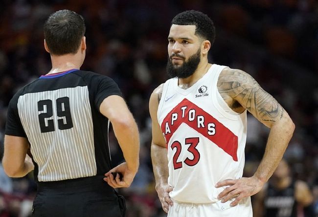 她用行动诠 她用行动诠