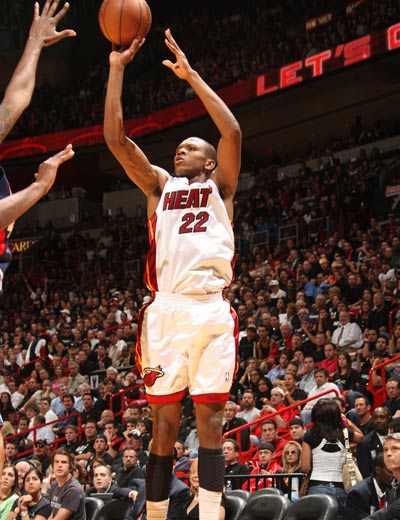 狄龙出战成 狄龙出战成